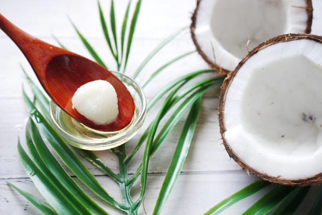 7 způsobů, jak využít kokosový olej v péči o tělo